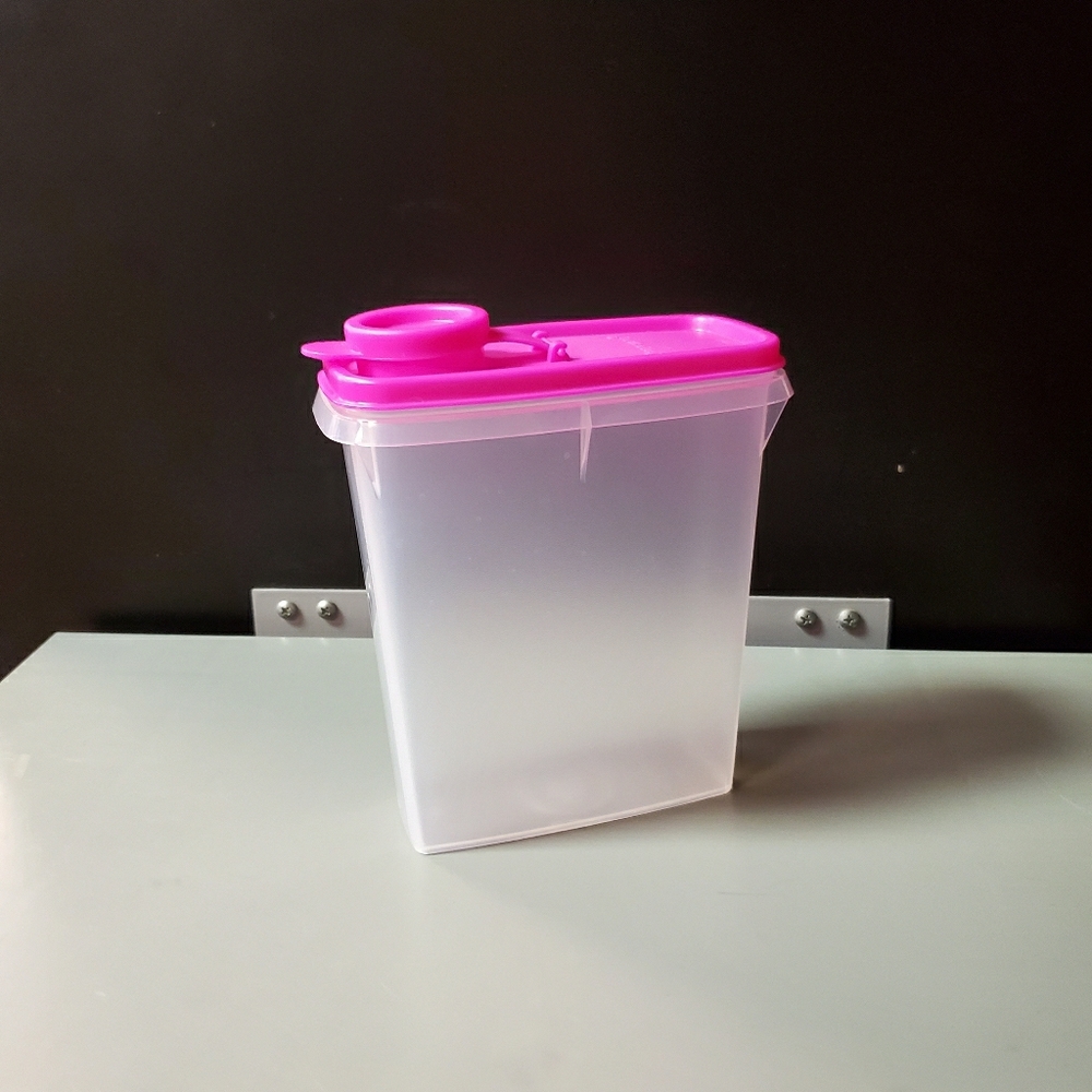 New small Tupperware container.